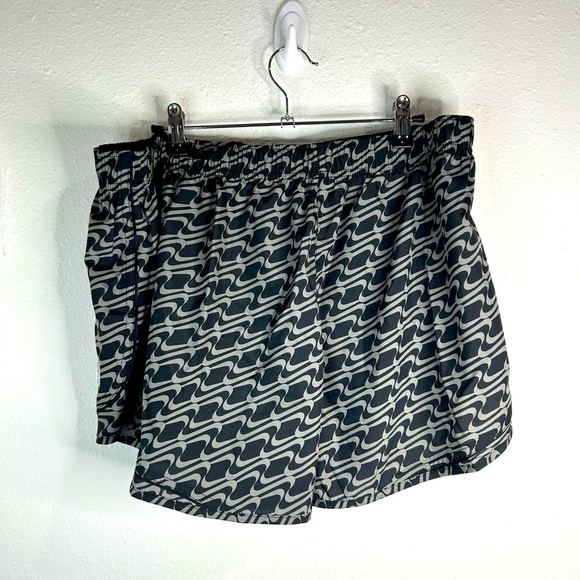 Nike Women’s Dri-FIT Running Shorts - XXL - Picture 2 of 6